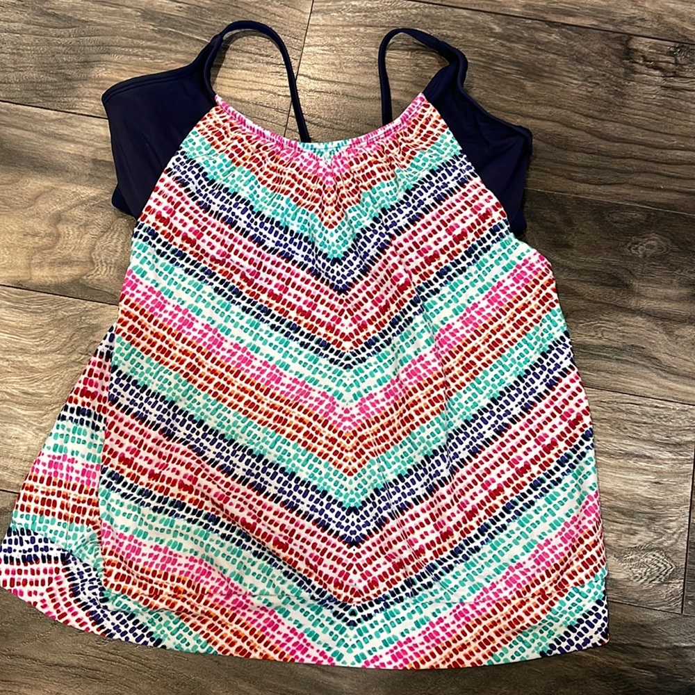 Like new Athleta tankini top! Underwire!